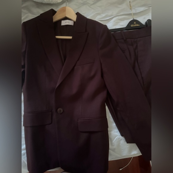 Reiss burgundy suit set tried on once pants and jacket - Picture 3 of 6